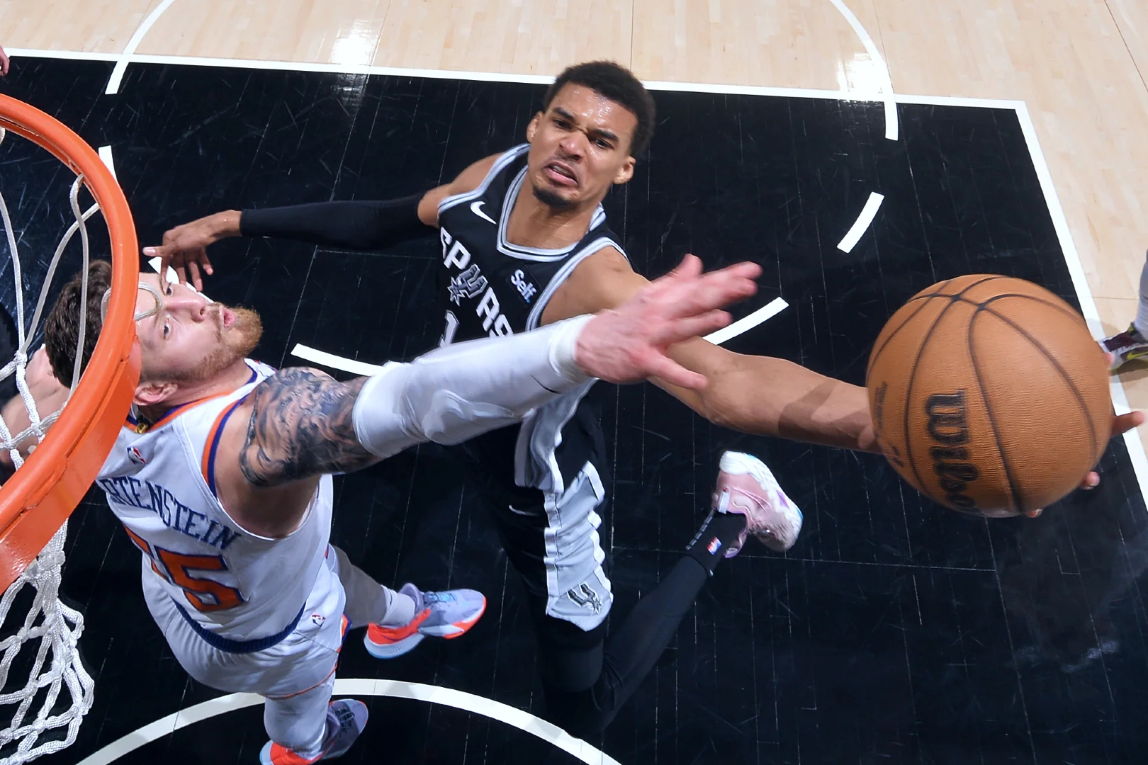 鹈鹕客场惨败马刺，遭遇两连败