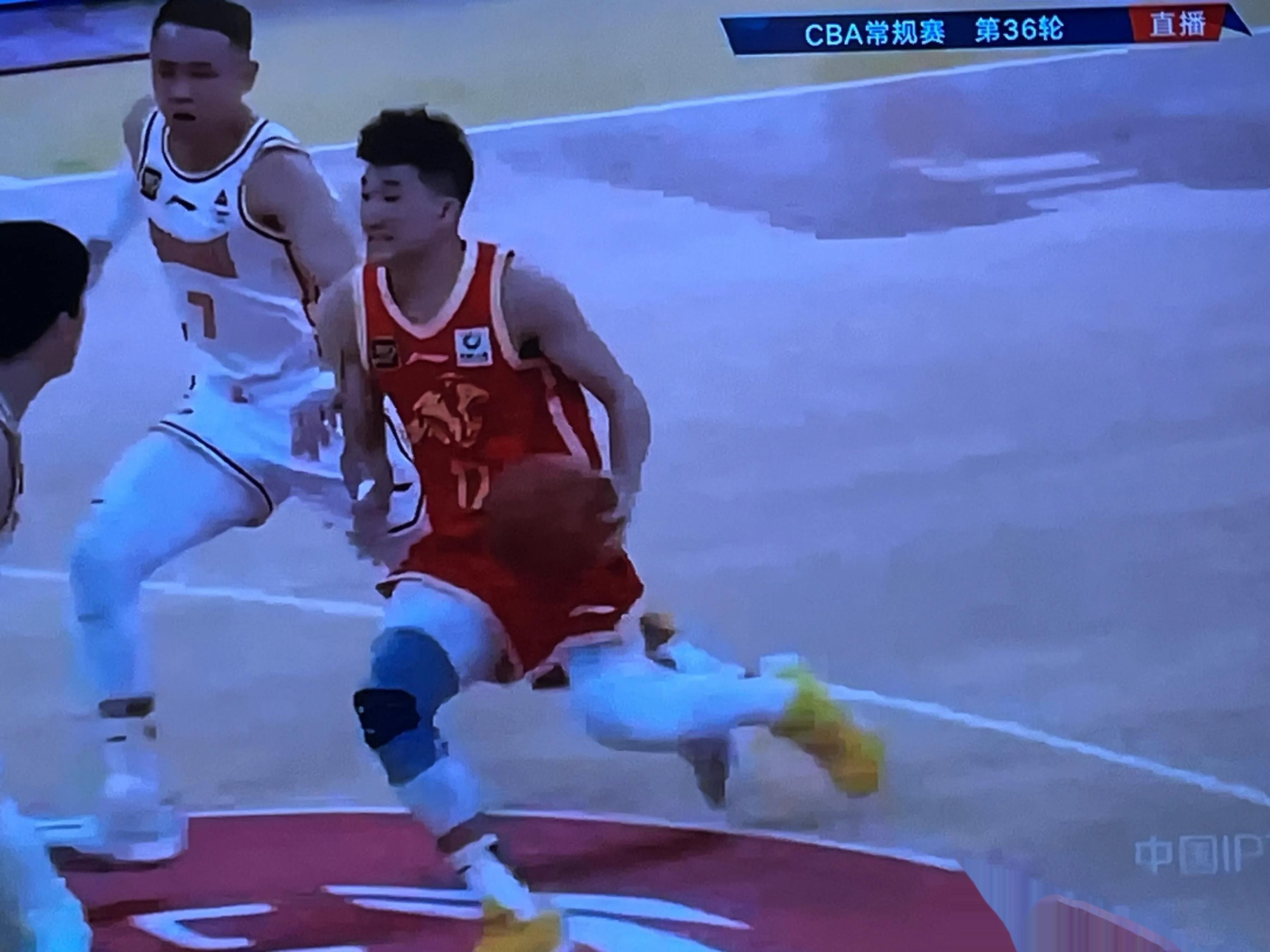 鹈鹕客场惨败马刺，遭遇两连败